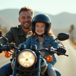 Jeune fille sur une moto en Californie avec un adulte