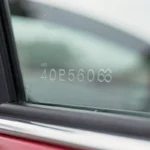 Numéro de série gravé sur la vitre latérale d'une voiture